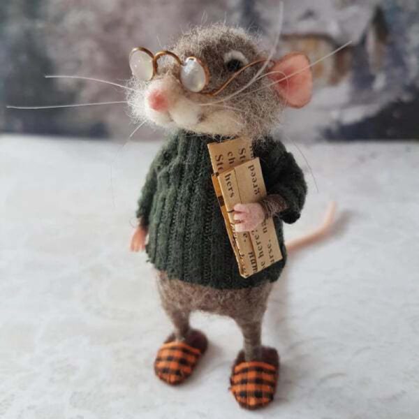 Charming Anthropomorphic Mouse Decor Figurine - Stylish Desktop & Shelf Ornament