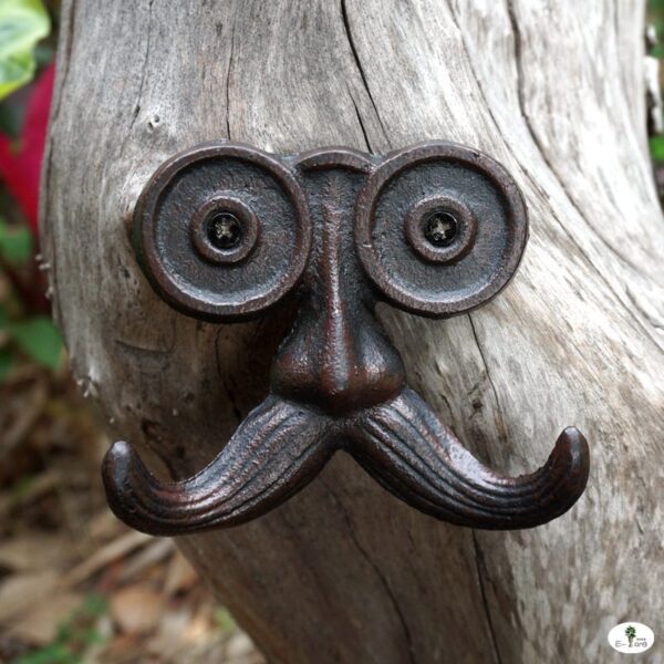 Wood-grain Fun-shaped Decorative Hook | Mustache + Eye Retro Creative Wall Ornament Wood-grain Style Fun-shaped Decorative Hook (Mustache + Eye Design) – Retro Creative Wall Ornament