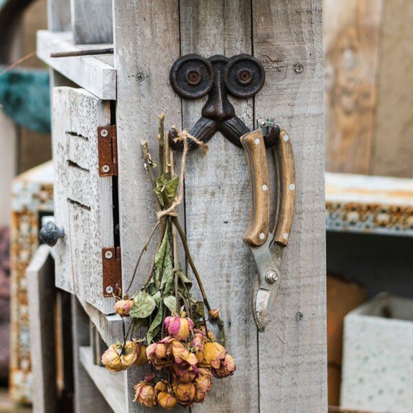 Black Fun-shaped Decorative Hook | Actual Usage Scene Creative Wall Hanging Ornament Black Fun-shaped Decorative Hook (Actual Usage Scene Display) – Creative Wall Hanging Ornament