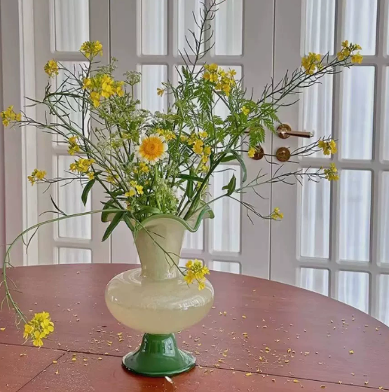 Vintage Ruffled Rim Glass Vase - Retro Green & Cream Flower Vase for Home Decor