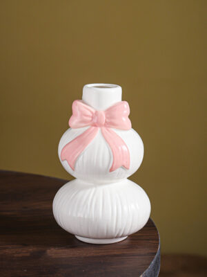 "Bouquet Whisper" – Ceramic Bouquet-Shaped Flower Vase with Ribbon Detail