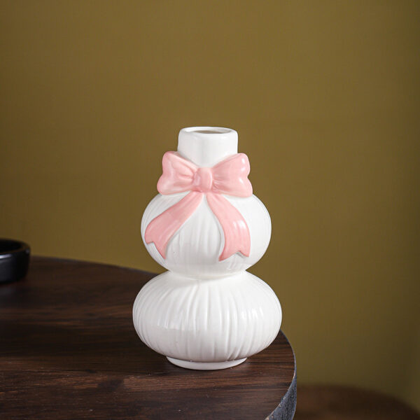 "Bouquet Whisper" – Ceramic Bouquet-Shaped Flower Vase with Ribbon Detail