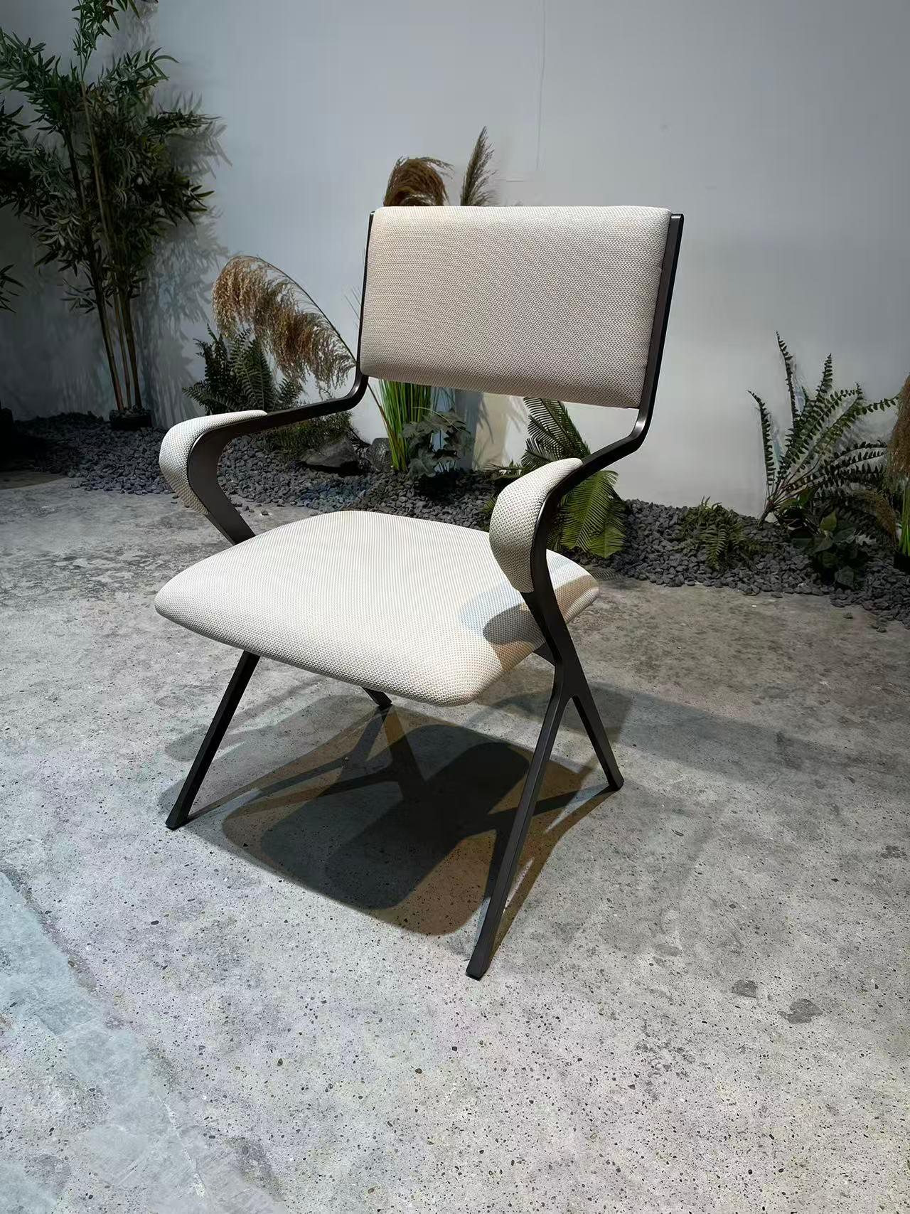 Modern Minimalist Outdoor Lounge Chair project photo
